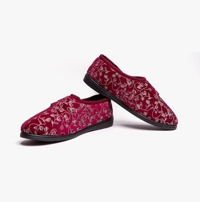 Jo &amp; Joe Jo &amp; Joe EVA Womens Slippers Heather

 Upper Material: Textile/Fabric

Lining Material: Textile

Sole Material: Textile

Closure/Fastening: Touch Fasten

Features: Warm Lining

Shoe Width: Regular

Item Weight: 1 KG

Heel Height: Flat (Under 2.5cm)

Slipper Style: Full Slipper
Product Code: EVA/HEATHER