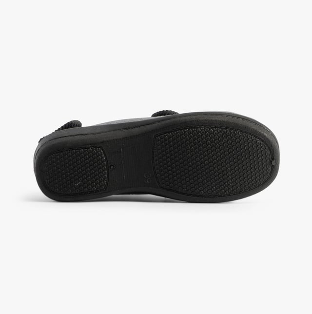 Jo &amp; Joe Jo &amp; Joe GRACE Womens Slippers Grey

 Upper Material: Textile

Lining Material: Textile

Sole Material: Rubber

Closure/Fastening: Touch Fasten

Features: Comfort

Toe Shape: Round

Shoe Width: Regular

Item Weight: 0.5 KG

Heel Height: Flat (Under 2.5cm)

Slipper Style: Full Slipper

Gift Boxed: No
Product Code: GRACE/GREY