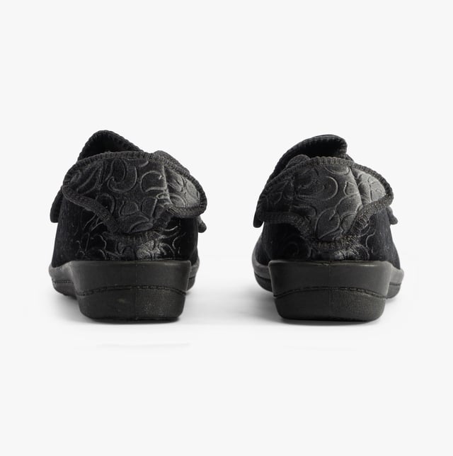 Jo &amp; Joe Jo &amp; Joe GRACE Womens Slippers Grey

 Upper Material: Textile

Lining Material: Textile

Sole Material: Rubber

Closure/Fastening: Touch Fasten

Features: Comfort

Toe Shape: Round

Shoe Width: Regular

Item Weight: 0.5 KG

Heel Height: Flat (Under 2.5cm)

Slipper Style: Full Slipper

Gift Boxed: No
Product Code: GRACE/GREY