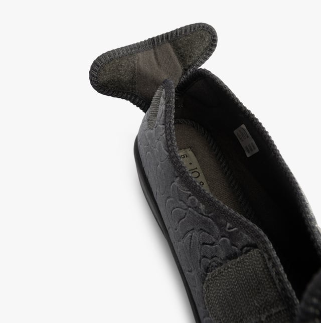 Jo &amp; Joe Jo &amp; Joe GRACE Womens Slippers Grey

 Upper Material: Textile

Lining Material: Textile

Sole Material: Rubber

Closure/Fastening: Touch Fasten

Features: Comfort

Toe Shape: Round

Shoe Width: Regular

Item Weight: 0.5 KG

Heel Height: Flat (Under 2.5cm)

Slipper Style: Full Slipper

Gift Boxed: No
Product Code: GRACE/GREY