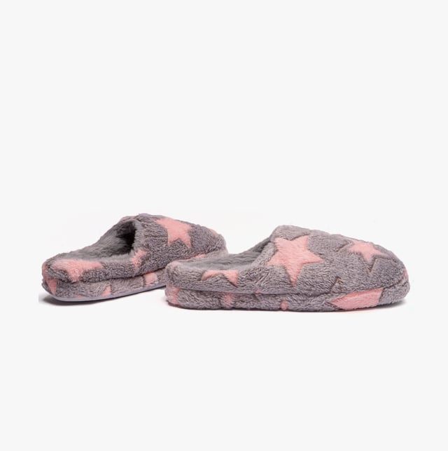 Jo &amp; Joe Jo &amp; Joe HALO Womens Slippers Grey

 Upper Material: Textile/Fabric

Lining Material: Textile

Sole Material: Textile

Closure/Fastening: Slip-On

Features: Warm Lining

Shoe Width: Regular

Item Weight: 1 KG

Heel Height: Flat (Under 2.5cm)

Slipper Style: Mule
Product Code: HALO/GREY