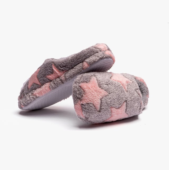 Jo &amp; Joe Jo &amp; Joe HALO Womens Slippers Grey

 Upper Material: Textile/Fabric

Lining Material: Textile

Sole Material: Textile

Closure/Fastening: Slip-On

Features: Warm Lining

Shoe Width: Regular

Item Weight: 1 KG

Heel Height: Flat (Under 2.5cm)

Slipper Style: Mule
Product Code: HALO/GREY