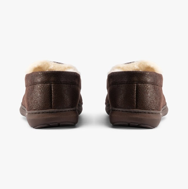 Jo &amp; Joe Jo &amp; Joe SPENCER Mens Slippers Brown

 Upper Material: Textile

Lining Material: Faux Fur

Sole Material: Rubber

Closure/Fastening: Slip-On

Features: Comfort,Warm Lining

Toe Shape: Round

Shoe Width: Relaxed

Item Weight: 0.5 KG

Heel Height: Flat (Under 2.5cm)

Slipper Style: Full Slipper

Gift Boxed: No
Product Code: SPENCER/BROWN
