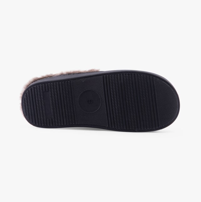 Jo &amp; Joe Jo &amp; Joe TRIXIE Womens Slippers Charcoal

 Upper Material: Textile

Lining Material: Faux Fur

Sole Material: Rubber

Closure/Fastening: Slip-On

Features: Comfort,Warm Lining

Toe Shape: Round

Shoe Width: Regular

Item Weight: 0.4 KG

Heel Height: Flat (Under 2.5cm)

Slipper Style: Mule

Gift Boxed: No
Product Code: TRIXIE/CHARCOAL