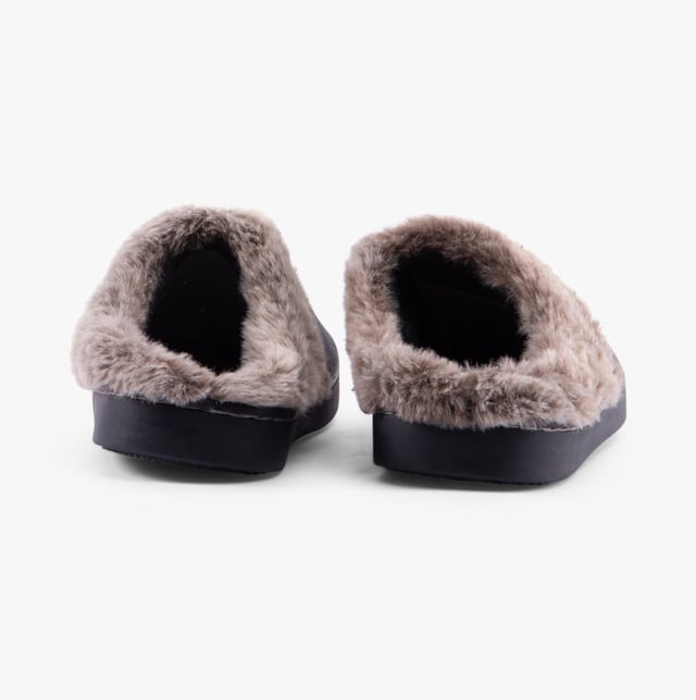 Jo &amp; Joe Jo &amp; Joe TRIXIE Womens Slippers Charcoal

 Upper Material: Textile

Lining Material: Faux Fur

Sole Material: Rubber

Closure/Fastening: Slip-On

Features: Comfort,Warm Lining

Toe Shape: Round

Shoe Width: Regular

Item Weight: 0.4 KG

Heel Height: Flat (Under 2.5cm)

Slipper Style: Mule

Gift Boxed: No
Product Code: TRIXIE/CHARCOAL
