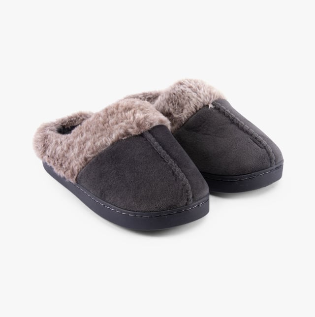 Jo &amp; Joe Jo &amp; Joe TRIXIE Womens Slippers Charcoal

 Upper Material: Textile

Lining Material: Faux Fur

Sole Material: Rubber

Closure/Fastening: Slip-On

Features: Comfort,Warm Lining

Toe Shape: Round

Shoe Width: Regular

Item Weight: 0.4 KG

Heel Height: Flat (Under 2.5cm)

Slipper Style: Mule

Gift Boxed: No
Product Code: TRIXIE/CHARCOAL