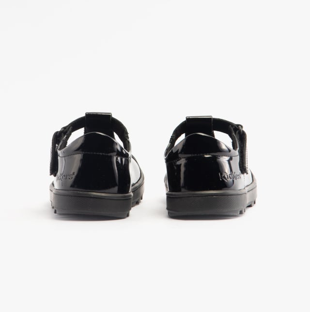 Kickers PLUNK MJ Junior Girls Shoes Black

 Upper Material: Leather

Lining Material: Textile

Sole Material: Rubber

Closure/Fastening: Touch Fasten

Features: Comfort

Toe Shape: Round

Shoe Width: Regular

Item Weight: 0.6 KG

Heel Height: Flat (Under 2.5cm)

Shoe Style: School

Gift Boxed: No
Product Code: 116227