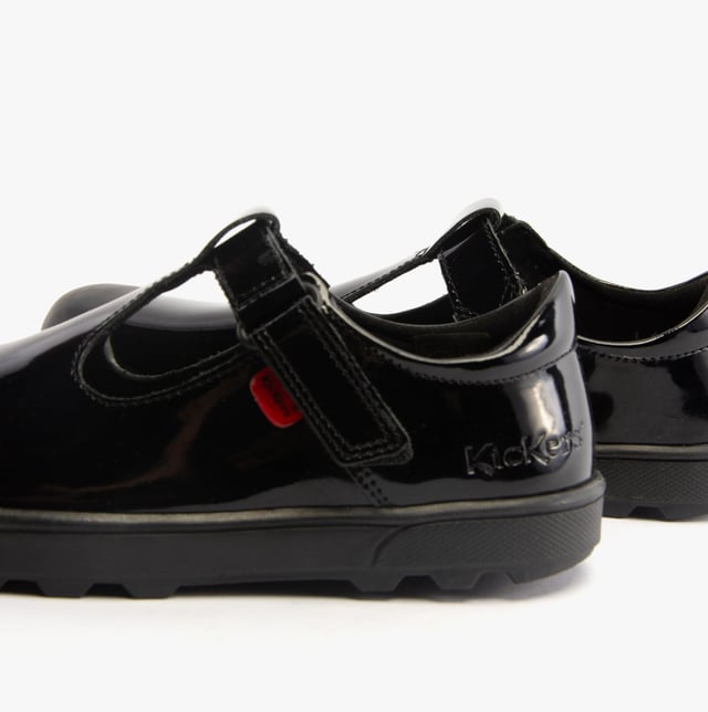 Kickers PLUNK MJ Junior Girls Shoes Black

 Upper Material: Leather

Lining Material: Textile

Sole Material: Rubber

Closure/Fastening: Touch Fasten

Features: Comfort

Toe Shape: Round

Shoe Width: Regular

Item Weight: 0.6 KG

Heel Height: Flat (Under 2.5cm)

Shoe Style: School

Gift Boxed: No
Product Code: 116227
