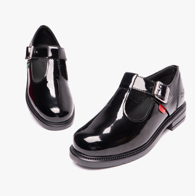Kickers LACH T-BAR PATL JF Girls School Shoes Black

 Upper Material: Leather

Lining Material: Suede

Sole Material: TPR

Closure/Fastening: Buckle

Features: Buckle,Comfort,Slip Resistant

Toe Shape: Round

Shoe Width: Regular

Item Weight: 1 KG

Heel Height: Low (2.5-4.9cm)

Shoe Style: School
Product Code: 116228