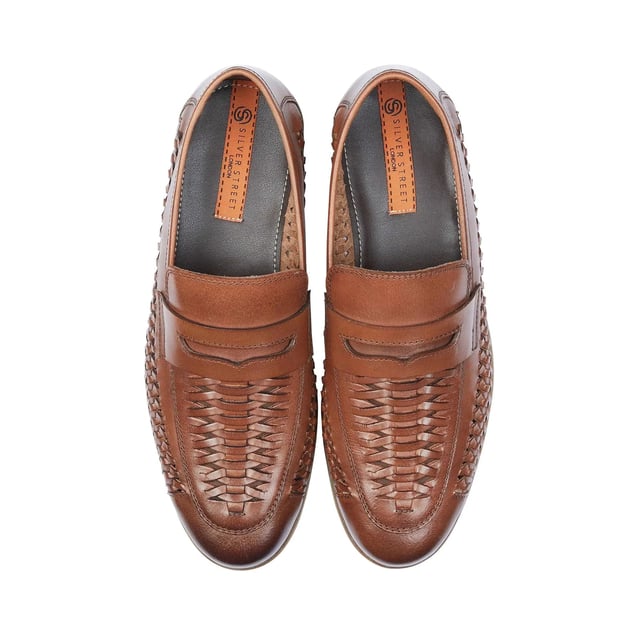 Silver Street London PERTH Mens Loafers Brown

 Upper Material: Leather

Lining Material: Textile

Sole Material: Rubber

Closure/Fastening: Slip-On

Features: Comfort

Toe Shape: Chisel/Almond

Shoe Width: Regular

Item Weight: 1.2 KG

Heel Height: Low (2.5-4.9cm)

Shoe Style: Loafer

Gift Boxed: No
Product Code: M825BR
