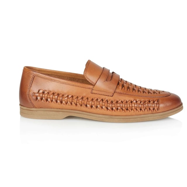 Silver Street London PERTH Mens Loafers Tan

 Upper Material: Leather

Lining Material: Textile

Sole Material: Rubber

Closure/Fastening: Slip-On

Features: Comfort

Toe Shape: Chisel/Almond

Shoe Width: Regular

Item Weight: 1.2 KG

Heel Height: Low (2.5-4.9cm)

Shoe Style: Loafer

Gift Boxed: No
Product Code: M826TN