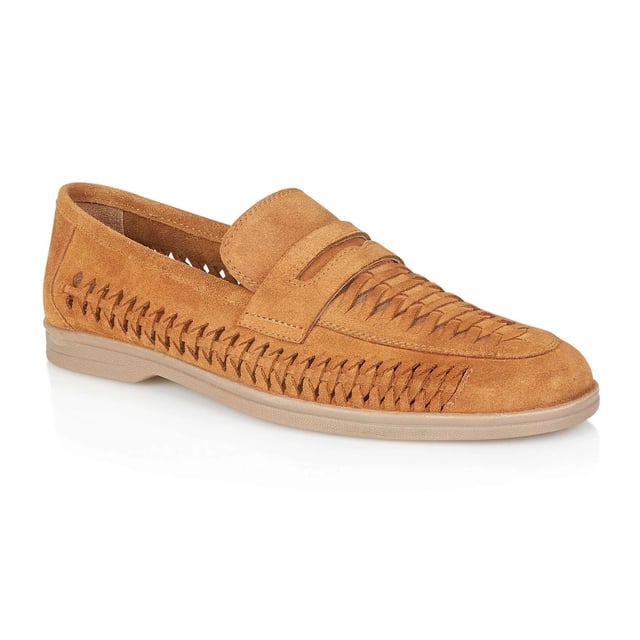 Silver Street London PERTH Mens Loafers Tan

 Upper Material: Suede

Lining Material: Textile

Sole Material: Rubber

Closure/Fastening: Slip-On

Features: Comfort

Toe Shape: Chisel/Almond

Shoe Width: Regular

Item Weight: 1.2 KG

Heel Height: Low (2.5-4.9cm)

Shoe Style: Loafer

Gift Boxed: No
Product Code: M828TN