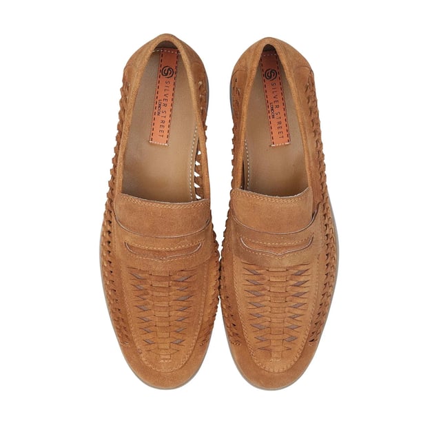 Silver Street London PERTH Mens Loafers Tan

 Upper Material: Suede

Lining Material: Textile

Sole Material: Rubber

Closure/Fastening: Slip-On

Features: Comfort

Toe Shape: Chisel/Almond

Shoe Width: Regular

Item Weight: 1.2 KG

Heel Height: Low (2.5-4.9cm)

Shoe Style: Loafer

Gift Boxed: No
Product Code: M828TN