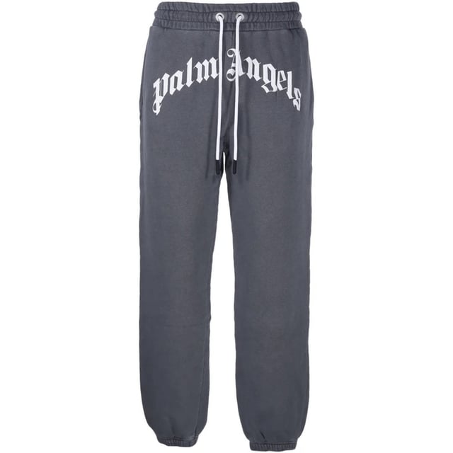 Verhoog je stijl met de Palm Angels Washed Black Jogg. Deze comfortabele joggingbroek van Palm Angels biedt een strakke en veelzijdige look, perfect voor elke gelegenheid. Of je nu naar de sportschool gaat of boodschappen doet, deze broek biedt zowel stijl als functionaliteit. Upgrade je garderobe vandaag nog!, 100% katoenen broek, effen joggingbroek, streetwearmode, gewassen zwarte joggingbroek, elastische tailleband en manchetten, met trekkoord, grijze joggingbroek met merklogo, merklogo op de voorkant, gemaakt in Italië, gewassen zwarte joggingbroek