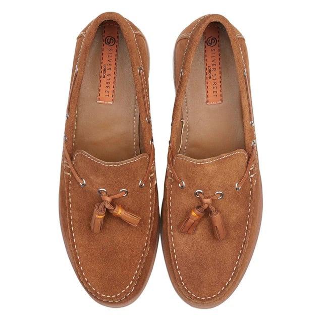 Silver Street London MILFORD Mens Loafers Tan

 Upper Material: Suede

Lining Material: Textile

Sole Material: Rubber

Closure/Fastening: Slip-On

Features: Comfort

Toe Shape: Round

Shoe Width: Regular

Item Weight: 1.2 KG

Heel Height: Low (2.5-4.9cm)

Shoe Shaft Height: Low Top

Shoe Style: Loafer

Gift Boxed: No
Product Code: Q066TN