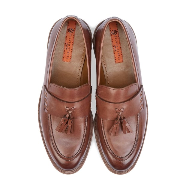 Silver Street London CHARLESTON Mens Loafers Brown

 Upper Material: Suede

Lining Material: Textile

Sole Material: Rubber

Closure/Fastening: Slip-On

Features: Comfort

Toe Shape: Chisel/Almond

Shoe Width: Regular

Item Weight: 1.2 KG

Heel Height: Low (2.5-4.9cm)

Shoe Style: Loafer

Gift Boxed: No
Product Code: Q202BR