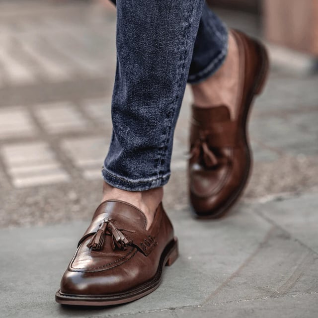Silver Street London CHARLESTON Mens Loafers Brown

 Upper Material: Suede

Lining Material: Textile

Sole Material: Rubber

Closure/Fastening: Slip-On

Features: Comfort

Toe Shape: Chisel/Almond

Shoe Width: Regular

Item Weight: 1.2 KG

Heel Height: Low (2.5-4.9cm)

Shoe Style: Loafer

Gift Boxed: No
Product Code: Q202BR