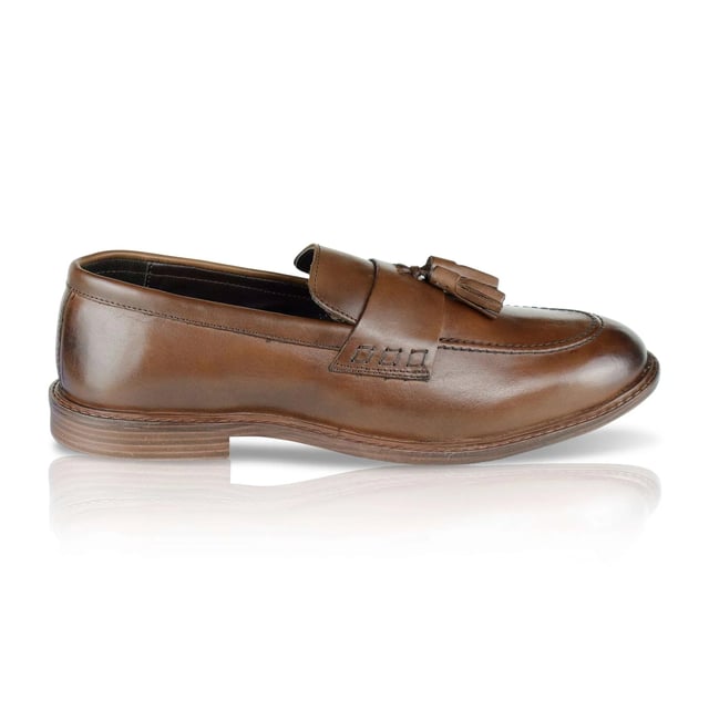 Silver Street London CHARLESTON Mens Loafers Brown

 Upper Material: Suede

Lining Material: Textile

Sole Material: Rubber

Closure/Fastening: Slip-On

Features: Comfort

Toe Shape: Chisel/Almond

Shoe Width: Regular

Item Weight: 1.2 KG

Heel Height: Low (2.5-4.9cm)

Shoe Style: Loafer

Gift Boxed: No
Product Code: Q202BR