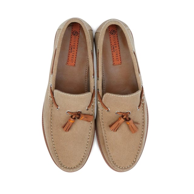 Silver Street London MILFORD Mens Loafers Sand

 Upper Material: Suede

Lining Material: Textile

Sole Material: Rubber

Closure/Fastening: Slip-On

Features: Comfort

Toe Shape: Round

Shoe Width: Regular

Item Weight: 1.2 KG

Heel Height: Low (2.5-4.9cm)

Shoe Shaft Height: Low Top

Shoe Style: Loafer

Gift Boxed: No
Product Code: Q213SN