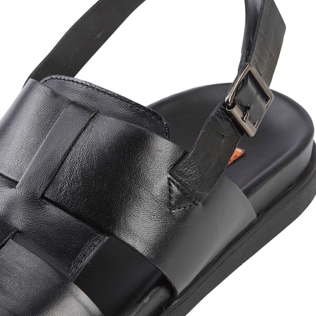 Silver Street London TUCSON Mens Sandals Black

 Upper Material: Leather

Lining Material: Textile

Sole Material: Rubber

Closure/Fastening: Buckle

Features: Comfort,Lightweight

Shoe Width: Regular

Item Weight: 1.2 KG

Heel Height: Flat (Under 2.5cm)

Sandal Style: Open Toe

Gift Boxed: No
Product Code: Q224BK