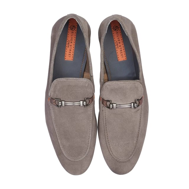 Silver Street London TOTTENHAM Mens Loafers Grey

 Upper Material: Suede

Lining Material: Textile

Sole Material: Rubber

Closure/Fastening: Slip-On

Features: Comfort

Toe Shape: Chisel/Almond

Shoe Width: Regular

Item Weight: 1.2 KG

Heel Height: Low (2.5-4.9cm)

Shoe Style: Loafer

Gift Boxed: No
Product Code: Q340GR