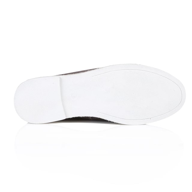 Silver Street London MILFORD Mens Loafers Grey

 Upper Material: Suede

Lining Material: Textile

Sole Material: Rubber

Closure/Fastening: Slip-On

Features: Comfort

Toe Shape: Round

Shoe Width: Regular

Item Weight: 1.2 KG

Heel Height: Low (2.5-4.9cm)

Shoe Shaft Height: Low Top

Shoe Style: Loafer

Gift Boxed: No
Product Code: Q345GR