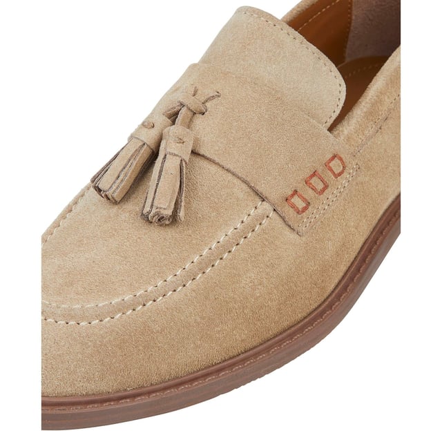 Silver Street London CHARLESTON Mens Loafers Beige

 Upper Material: Suede

Lining Material: Textile

Sole Material: Rubber

Closure/Fastening: Slip-On

Features: Comfort

Toe Shape: Chisel/Almond

Shoe Width: Regular

Item Weight: 1.2 KG

Heel Height: Low (2.5-4.9cm)

Shoe Style: Loafer

Gift Boxed: No
Product Code: Q347SN