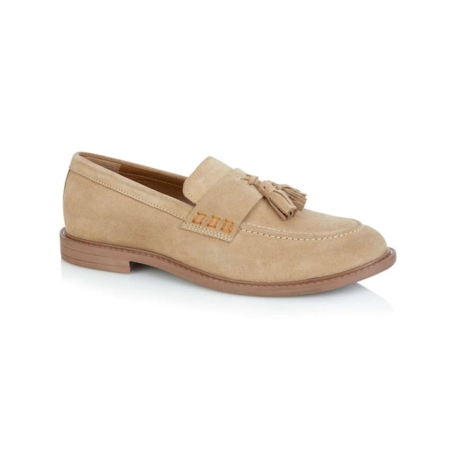 Silver Street London CHARLESTON Mens Loafers Beige

 Upper Material: Suede

Lining Material: Textile

Sole Material: Rubber

Closure/Fastening: Slip-On

Features: Comfort

Toe Shape: Chisel/Almond

Shoe Width: Regular

Item Weight: 1.2 KG

Heel Height: Low (2.5-4.9cm)

Shoe Style: Loafer

Gift Boxed: No
Product Code: Q347SN