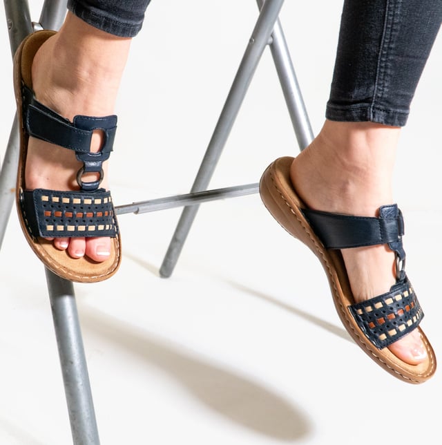 Rieker 60842-14 Womens Sandals Black

 Upper Material: Leather

Lining Material: Textile

Sole Material: Synthetic

Closure/Fastening: Slip-On,Touch Fasten

Features: Comfort,Breathable

Shoe Width: Regular

Item Weight: 1 KG

Heel Height: Flat (Under 2.5cm)

Sandal Style: Sandals

Gift Boxed: No
Product Code: 60842-14
