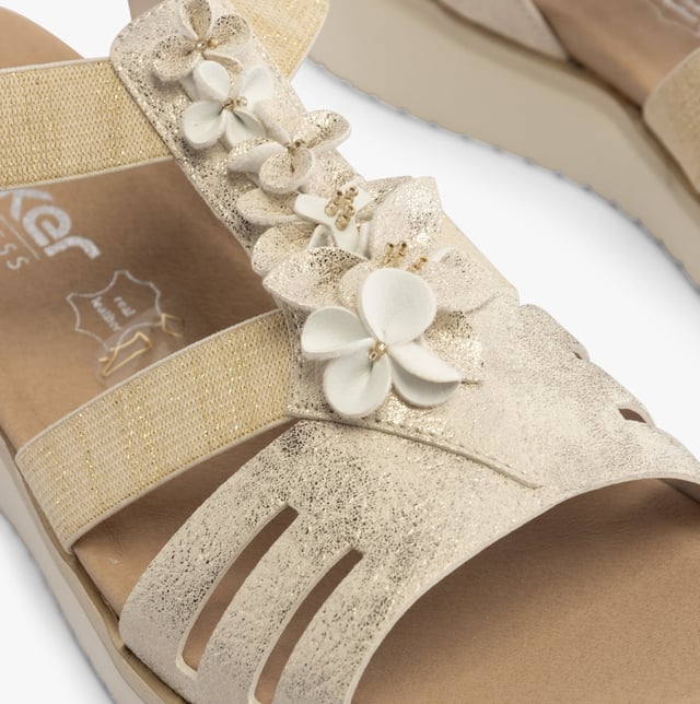 Rieker V3788-60 Womens Sandals Beige

 Upper Material: Synthetic

Lining Material: Leather

Sole Material: Synthetic

Closure/Fastening: Touch Fasten

Features: Comfort,Breathable

Heel Type: Wedge

Shoe Width: Regular

Item Weight: 1 KG

Heel Height: Low (2.5-4.9cm)

Sandal Style: Sandals

Gift Boxed: No
Product Code: V3788-60