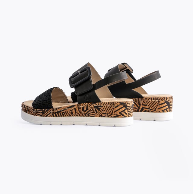 Rieker V3950-00 Womens Sandals Black

 Upper Material: Synthetic

Lining Material: Textile

Sole Material: Synthetic

Closure/Fastening: Buckle

Features: Comfort,Breathable

Heel Type: Platform

Shoe Width: Relaxed

Item Weight: 1 KG

Heel Height: Medium (5-7.4cm)

Sandal Style: Sandals

Gift Boxed: No
Product Code: V3950-00