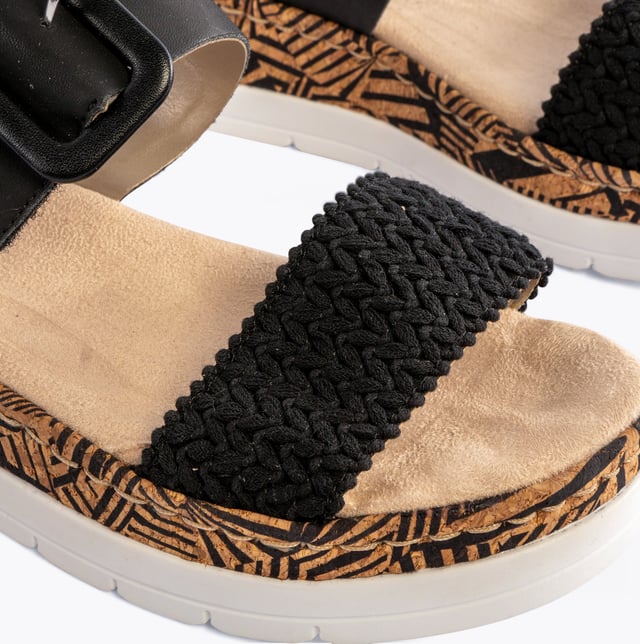 Rieker V3950-00 Womens Sandals Black

 Upper Material: Synthetic

Lining Material: Textile

Sole Material: Synthetic

Closure/Fastening: Buckle

Features: Comfort,Breathable

Heel Type: Platform

Shoe Width: Relaxed

Item Weight: 1 KG

Heel Height: Medium (5-7.4cm)

Sandal Style: Sandals

Gift Boxed: No
Product Code: V3950-00