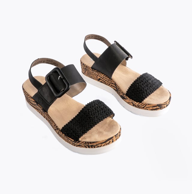 Rieker V3950-00 Womens Sandals Black

 Upper Material: Synthetic

Lining Material: Textile

Sole Material: Synthetic

Closure/Fastening: Buckle

Features: Comfort,Breathable

Heel Type: Platform

Shoe Width: Relaxed

Item Weight: 1 KG

Heel Height: Medium (5-7.4cm)

Sandal Style: Sandals

Gift Boxed: No
Product Code: V3950-00