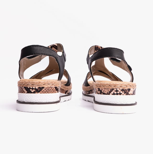 Rieker V7919-00 Womens Sandals Black

 Upper Material: Leather

Lining Material: Textile/Synthetic

Sole Material: Synthetic

Closure/Fastening: Slip-On,Touch Fasten

Features: Comfort,Breathable

Shoe Width: Regular

Item Weight: 1 KG

Heel Height: Low (2.5-4.9cm)

Sandal Style: Sandals

Gift Boxed: No
Product Code: V7919-00