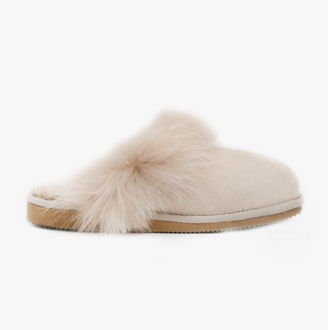 Shepherd Shepherd EVELINA Womens Sheepskin Mules Honey

 Upper Material: Sheepskin

Lining Material: Sheepskin

Sole Material: EVA

Closure/Fastening: Slip-On

Features: Warm Lining

Toe Shape: Round

Shoe Width: Regular

Item Weight: 0.26 KG

Heel Height: Flat (Under 2.5cm)

Slipper Style: Mule

Gift Boxed: No
Product Code: 1929045