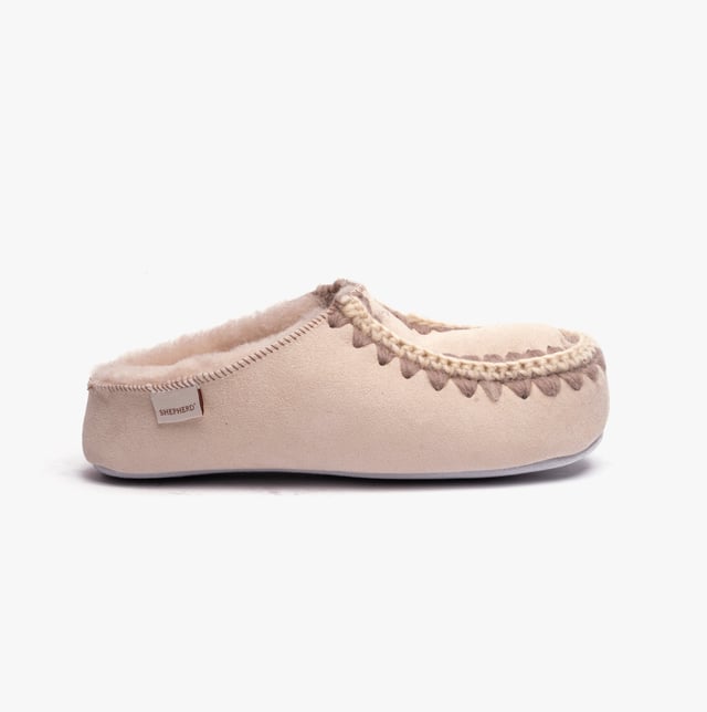 Shepherd Shepherd BEATRICE Womens Sheepskin Mules Honey

 Upper Material: Sheepskin

Lining Material: Sheepskin

Sole Material: Suede

Closure/Fastening: Slip-On

Features: Warm Lining

Toe Shape: Round

Shoe Width: Regular

Item Weight: 0.15 KG

Heel Height: Flat (Under 2.5cm)

Slipper Style: Mule

Gift Boxed: No
Product Code: 2282045