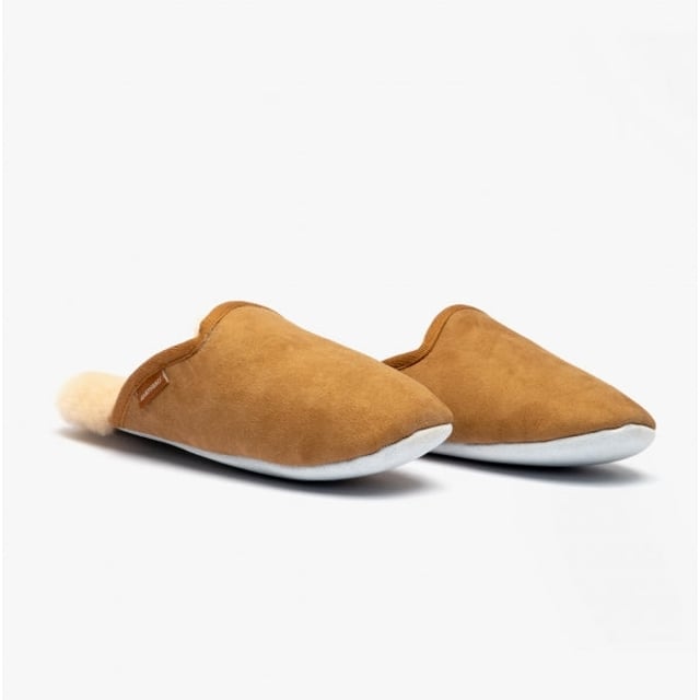 Shepherd Shepherd CLEO Womens Sheepskin Mules Chestnut

 Upper Material: Sheepskin

Lining Material: Sheepskin

Sole Material: Suede

Closure/Fastening: Slip-On

Features: Warm Lining

Toe Shape: Round

Shoe Width: Narrow

Item Weight: 0.35 KG

Heel Height: Flat (Under 2.5cm)

Slipper Style: Mule

Gift Boxed: No
Product Code: 2292056