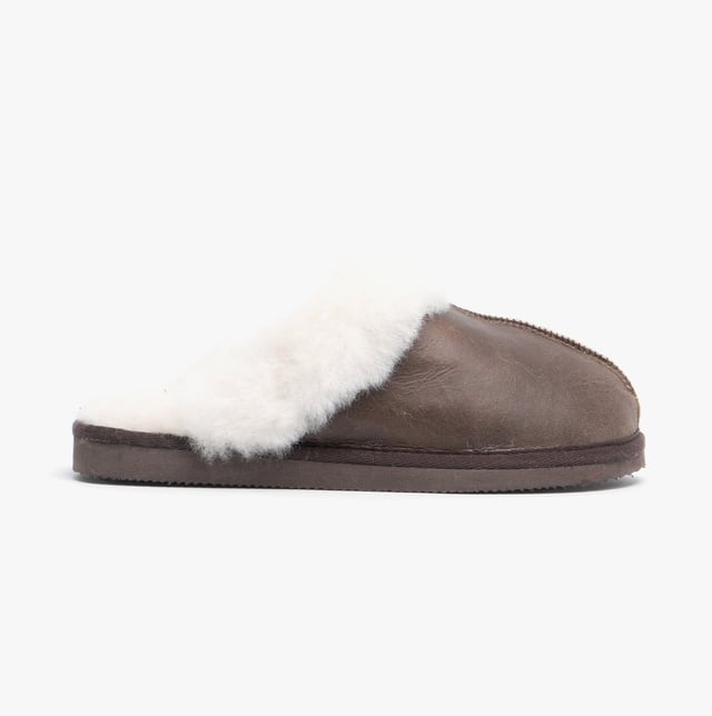 Shepherd Shepherd JESSICA Womens Sheepskin Mules Oiled Antique

 Upper Material: Sheepskin

Lining Material: Sheepskin

Sole Material: EVA

Closure/Fastening: Slip-On

Features: Warm Lining

Toe Shape: Round

Shoe Width: Regular

Item Weight: 0.54 KG

Heel Height: Flat (Under 2.5cm)

Slipper Style: Mule

Gift Boxed: No
Product Code: 468053
