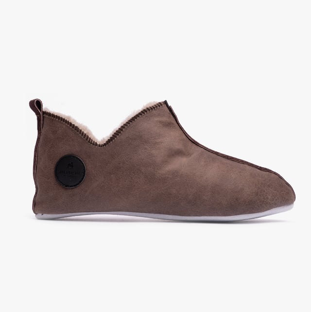 Shepherd Shepherd LINA Womens Sheepskin Slipper Boots Oiled Antique

 Upper Material: Sheepskin

Lining Material: Sheepskin

Sole Material: Suede

Closure/Fastening: Pull-On

Features: Warm Lining

Toe Shape: Round

Shoe Width: Regular

Item Weight: 0.5 KG

Heel Height: Flat (Under 2.5cm)

Shoe Shaft Height: Ankle

Slipper Style: Slipper Boot

Gift Boxed: No
Product Code: 6202253