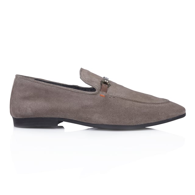 Silver Street London TOTTENHAM Mens Loafers Grey

 Upper Material: Suede

Lining Material: Textile

Sole Material: Rubber

Closure/Fastening: Slip-On

Features: Comfort

Toe Shape: Chisel/Almond

Shoe Width: Regular

Item Weight: 1.2 KG

Heel Height: Low (2.5-4.9cm)

Shoe Style: Loafer

Gift Boxed: No
Product Code: Q340GR