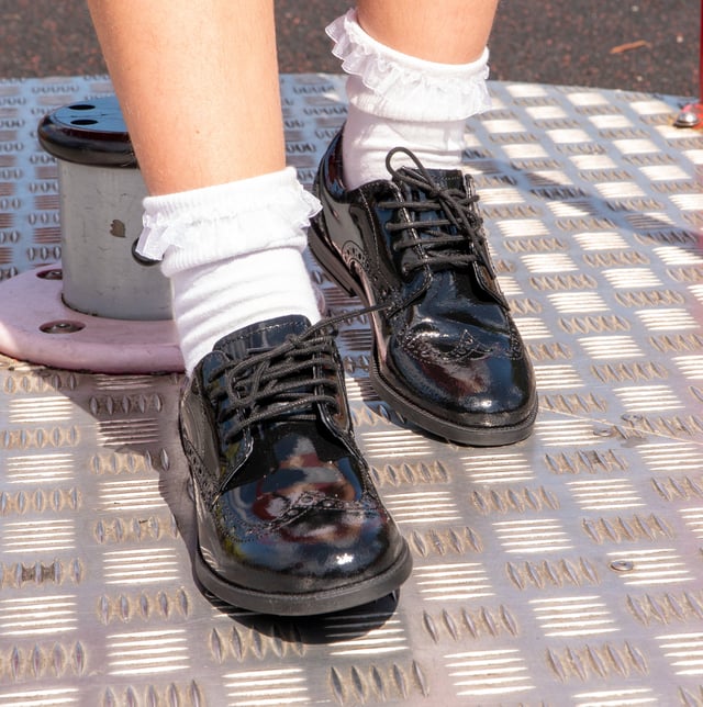 Start-Rite BROGUE PRI Girls Leather Lace Up School Shoes Patent Black

 Upper Material: Leather

Lining Material: Leather

Sole Material: Synthetic

Closure/Fastening: Lace-Up

Features: Comfort,Breathable,Adjustable

Toe Shape: Round

Shoe Width: Regular

Item Weight: 0.44 KG

Heel Height: Flat (Under 2.5cm)

Shoe Shaft Height: Low Top

Shoe Style: School

Gift Boxed: No
Product Code: 2745_3