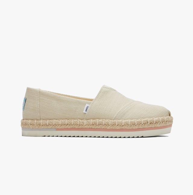 TOMS ALPARGATA PLATFORM ROPE Ladies Slip-On Canvas Espadrilles Natural

 Upper Material: Cotton

Lining Material: Cotton

Sole Material: Synthetic

Closure/Fastening: Slip-On

Features: Comfort

Toe Shape: Round

Shoe Width: Regular

Item Weight: 0.607 KG

Heel Height: Flat (Under 2.5cm)

Sandal Style: Sandals

Gift Boxed: No
Product Code: 10017830
