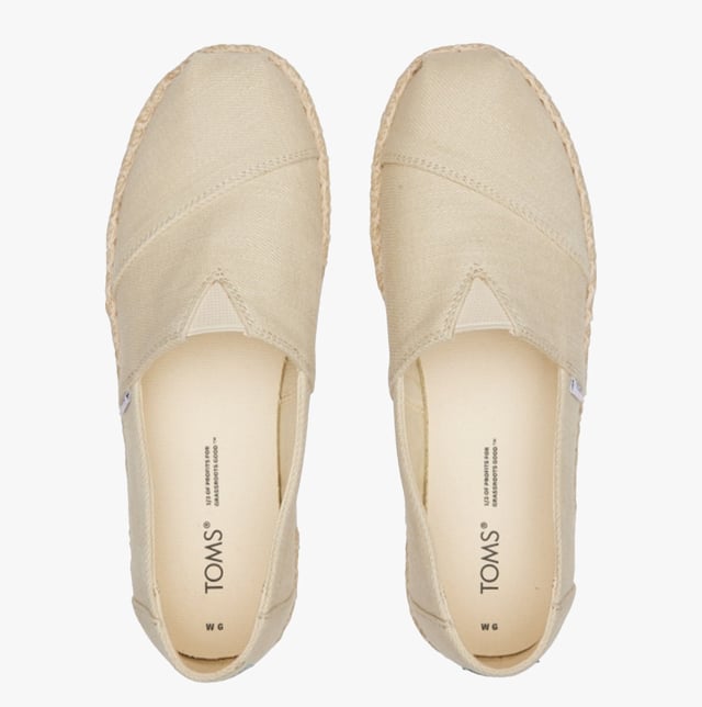 TOMS ALPARGATA PLATFORM ROPE Ladies Slip-On Canvas Espadrilles Natural

 Upper Material: Cotton

Lining Material: Cotton

Sole Material: Synthetic

Closure/Fastening: Slip-On

Features: Comfort

Toe Shape: Round

Shoe Width: Regular

Item Weight: 0.607 KG

Heel Height: Flat (Under 2.5cm)

Sandal Style: Sandals

Gift Boxed: No
Product Code: 10017830