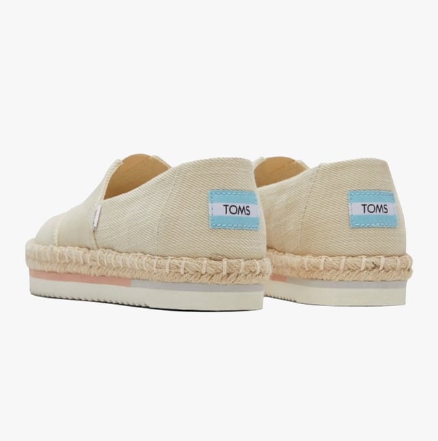 TOMS ALPARGATA PLATFORM ROPE Ladies Slip-On Canvas Espadrilles Natural

 Upper Material: Cotton

Lining Material: Cotton

Sole Material: Synthetic

Closure/Fastening: Slip-On

Features: Comfort

Toe Shape: Round

Shoe Width: Regular

Item Weight: 0.607 KG

Heel Height: Flat (Under 2.5cm)

Sandal Style: Sandals

Gift Boxed: No
Product Code: 10017830