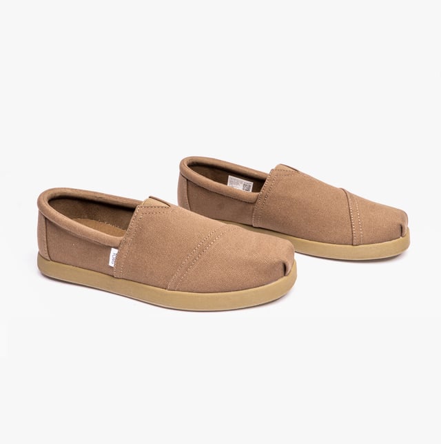 TOMS ALP FWD Mens Cotton Espadrille Olive

 Upper Material: Cotton

Lining Material: Cotton

Sole Material: Rubber

Closure/Fastening: Slip-On

Features: Lightweight,Comfort,Breathable

Toe Shape: Round

Shoe Width: Regular

Item Weight: 0.6 KG

Heel Height: Flat (Under 2.5cm)

Shoe Shaft Height: Low Top

Trainer Style: Plimsolls

Gift Boxed: No
Product Code: 10019855