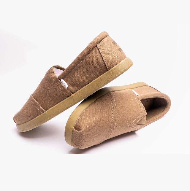 TOMS ALP FWD Mens Cotton Espadrille Olive

 Upper Material: Cotton

Lining Material: Cotton

Sole Material: Rubber

Closure/Fastening: Slip-On

Features: Lightweight,Comfort,Breathable

Toe Shape: Round

Shoe Width: Regular

Item Weight: 0.6 KG

Heel Height: Flat (Under 2.5cm)

Shoe Shaft Height: Low Top

Trainer Style: Plimsolls

Gift Boxed: No
Product Code: 10019855