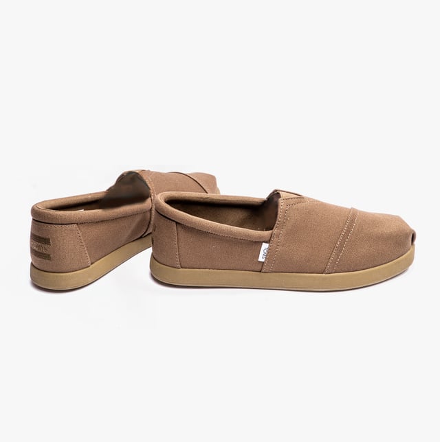 TOMS ALP FWD Mens Cotton Espadrille Olive

 Upper Material: Cotton

Lining Material: Cotton

Sole Material: Rubber

Closure/Fastening: Slip-On

Features: Lightweight,Comfort,Breathable

Toe Shape: Round

Shoe Width: Regular

Item Weight: 0.6 KG

Heel Height: Flat (Under 2.5cm)

Shoe Shaft Height: Low Top

Trainer Style: Plimsolls

Gift Boxed: No
Product Code: 10019855