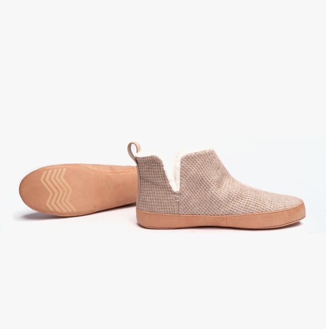 TOMS TOMS LOLA Womens Slippers Oatmeal

 Upper Material: Textile

Sole Material: Polyester

Closure/Fastening: Pull-On

Features: Vegan,Warm Lining

Toe Shape: Round

Shoe Width: Relaxed

Item Weight: 0.5 KG

Heel Height: Flat (Under 2.5cm)

Slipper Style: Slipper Boot
Product Code: 10020153