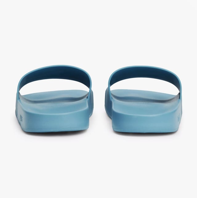 Tommy Hilfiger TJ POOL SLIDES Mens Slides Skyscrape Blue

 Upper Material: TPR

Lining Material: Rubber

Sole Material: EVA

Closure/Fastening: Slip-On

Features: Comfort,Breathable

Shoe Width: Regular

Item Weight: 1 KG

Heel Height: Flat (Under 2.5cm)

Sandal Style: Sandals

Gift Boxed: No
Product Code: EM0EM01191CZC