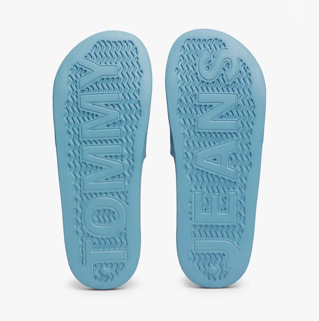 Tommy Hilfiger TJ POOL SLIDES Mens Slides Skyscrape Blue

 Upper Material: TPR

Lining Material: Rubber

Sole Material: EVA

Closure/Fastening: Slip-On

Features: Comfort,Breathable

Shoe Width: Regular

Item Weight: 1 KG

Heel Height: Flat (Under 2.5cm)

Sandal Style: Sandals

Gift Boxed: No
Product Code: EM0EM01191CZC